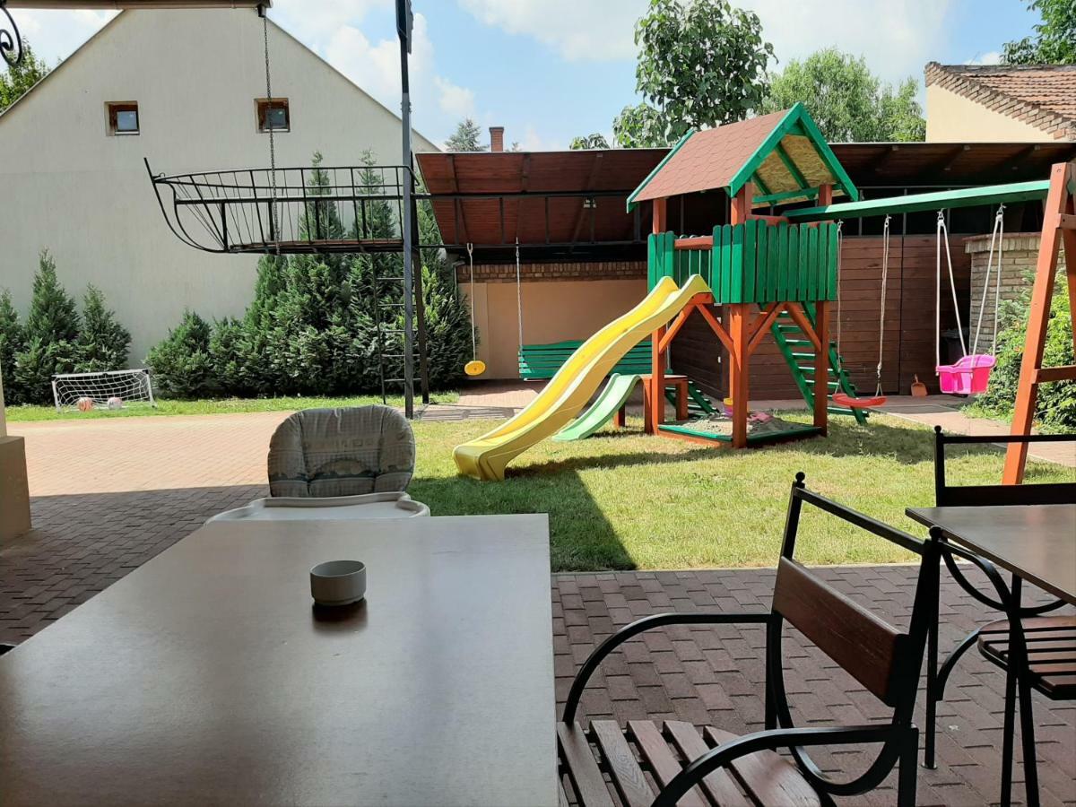 Gyulai Mesehaz Apartman Ngoại thất bức ảnh